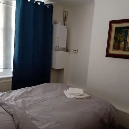 Lovely 1-Bedroom Flat Within Minutes From The Beach! Bexhill-on-Sea Exterior photo