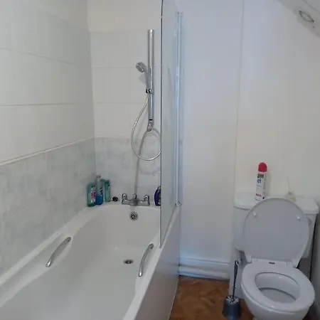 Lovely 1-Bedroom Flat Within Minutes From The Beach! Bexhill-on-Sea Exterior photo