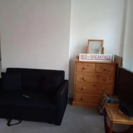 Lovely 1-Bedroom Flat Within Minutes From The Beach! Bexhill-on-Sea Exterior photo