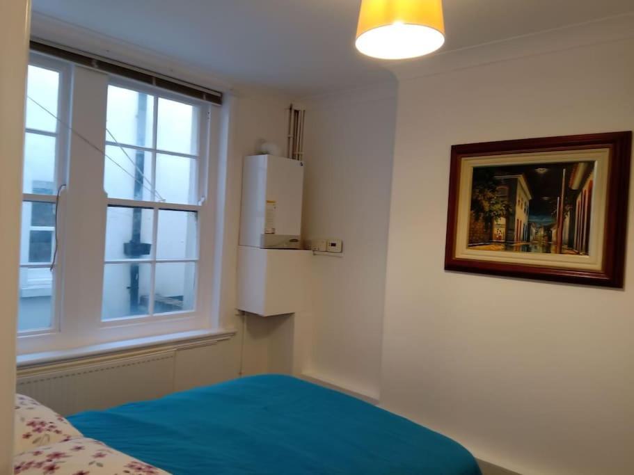 Lovely 1-bedroom Flat Within Minutes From The Beach! Apartment *