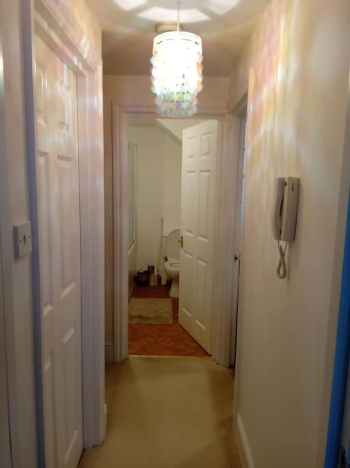 Lovely 1-bedroom Flat Within Minutes From The Beach! Apartment